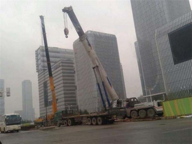 凌云县“自动找平”—— 吊车的 “平地神器” 技术